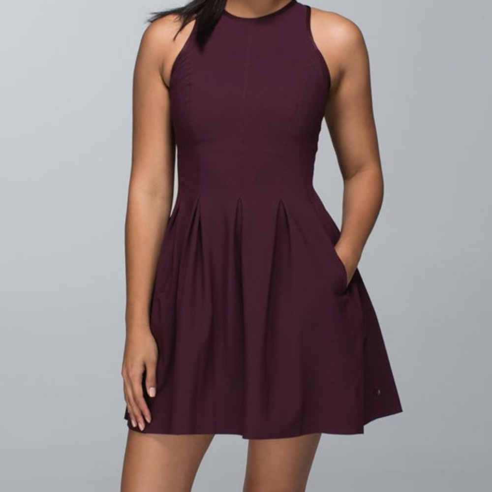 Lululemon here to there dress size 4